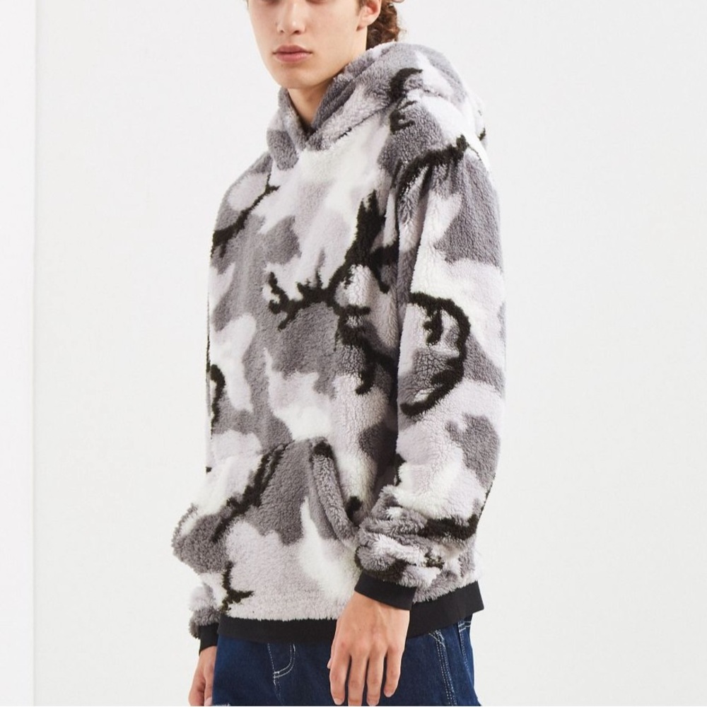 UO Camo Fluffy Soft Blanket Feel Polar Hoodie Sweatshirt - Picture 4 of 9